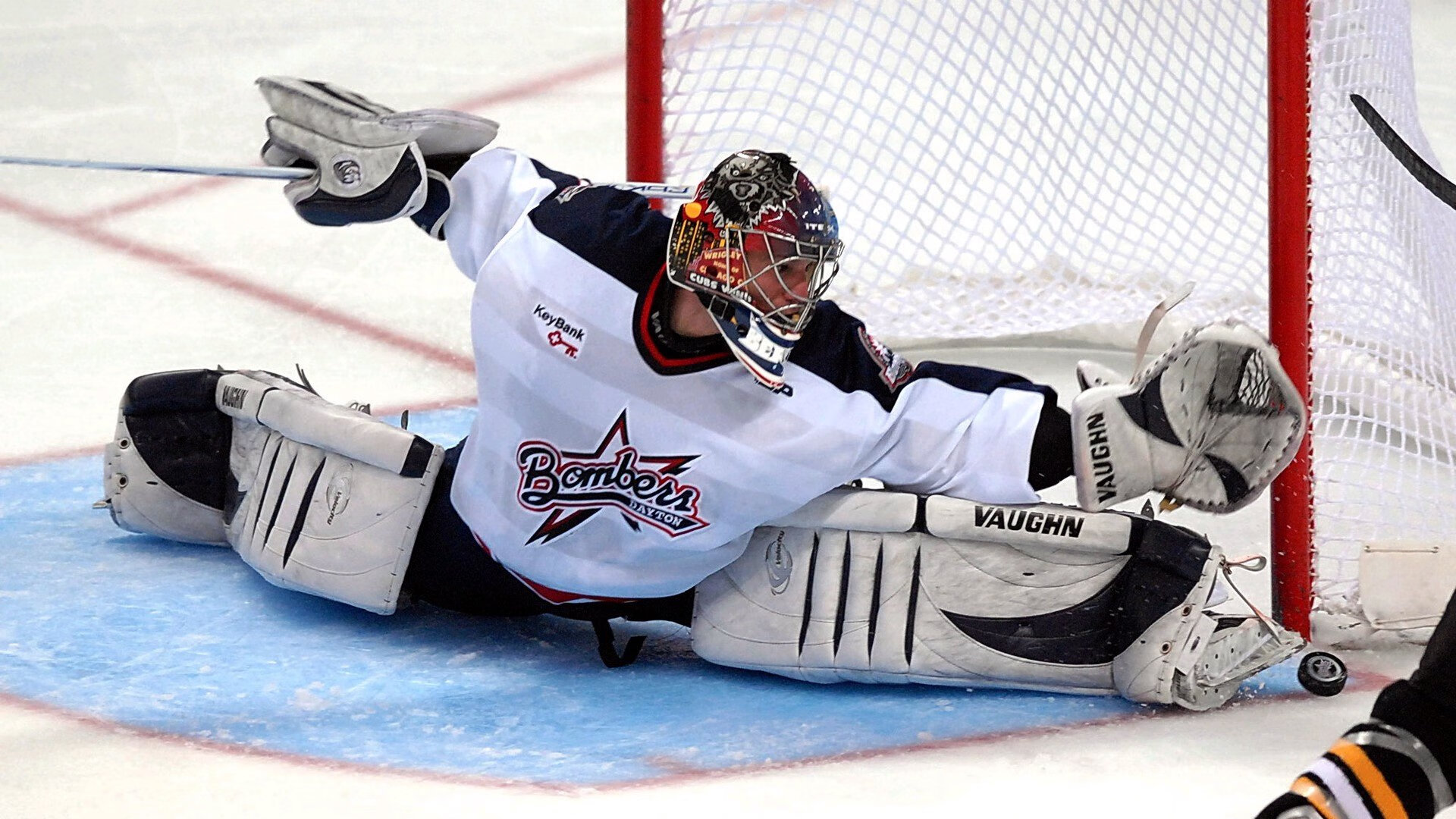 “马科斯·莫奇的出色反应与强力铲球，成为美洲狮队防线的核心”