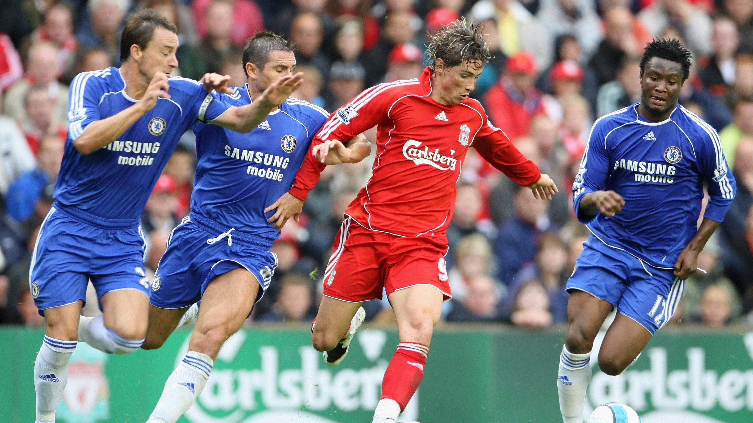 乌拉圭队前锋马丁内斯在巴黎奥运会上表现出色，前乌拉圭国脚威廉姆斯-马丁内斯